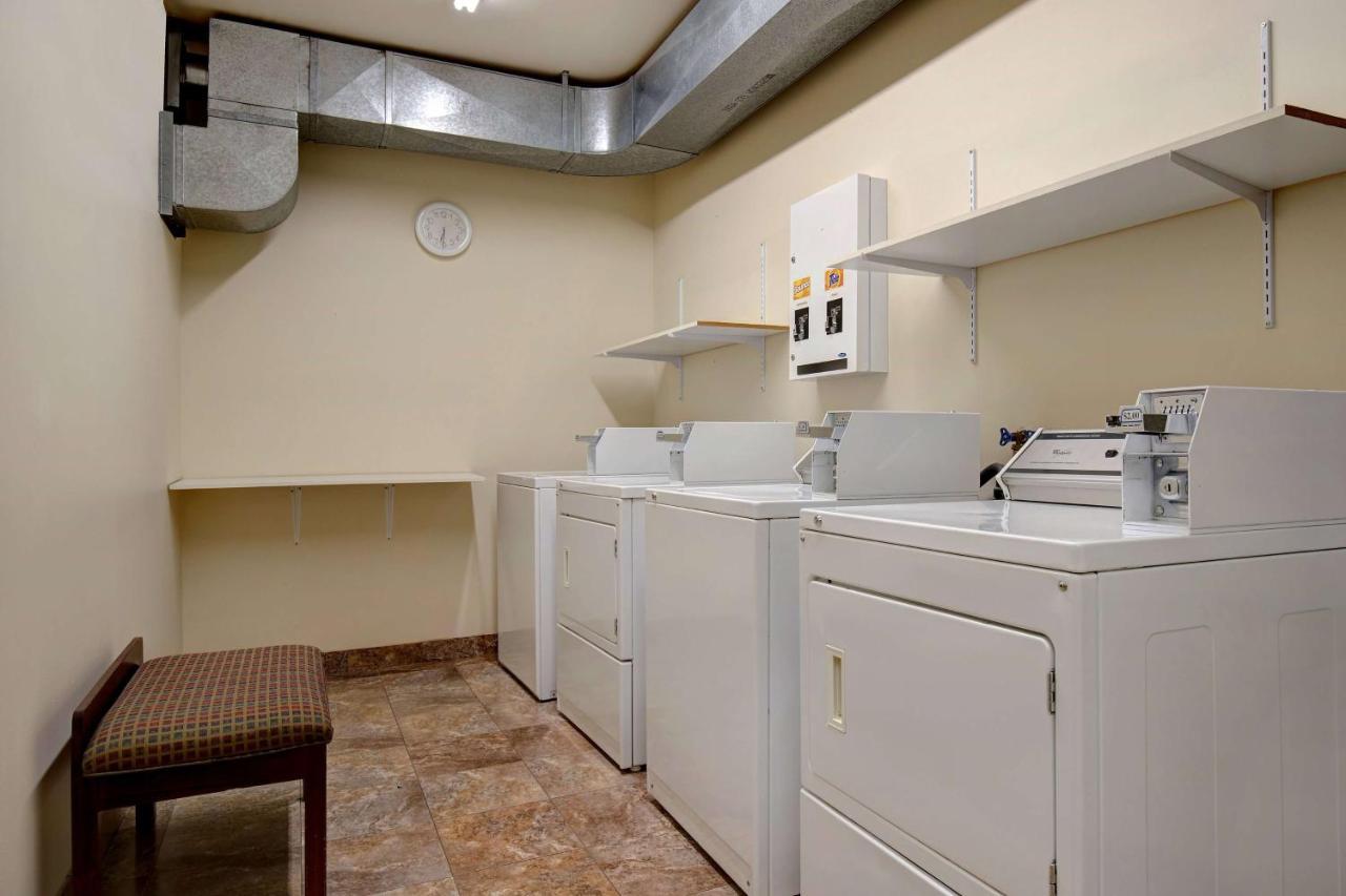 Days Inn By Wyndham Dawson Creek Buitenkant foto