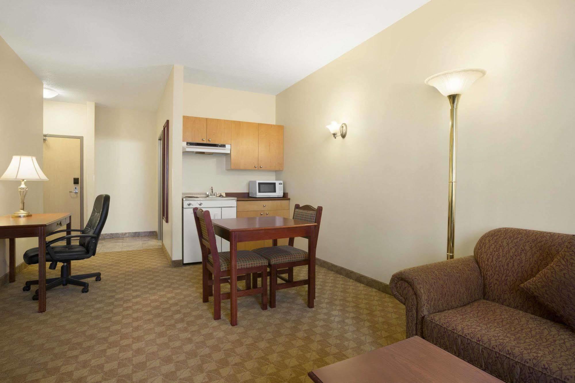 Days Inn By Wyndham Dawson Creek Buitenkant foto